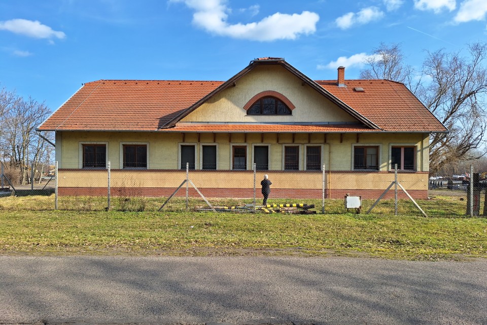 Kiskunhalas MÁV Blokkmesteri épület