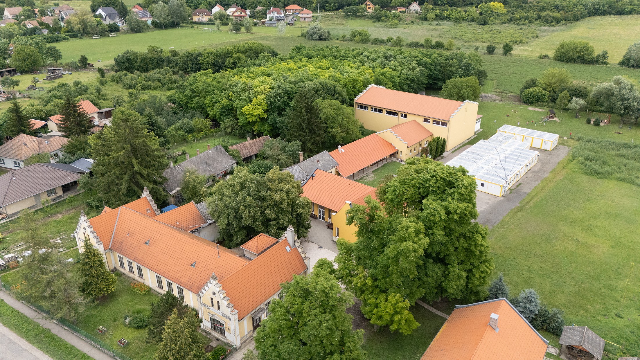 Penc - Cserhátliget Általános Iskola - építészeti tervpályázat