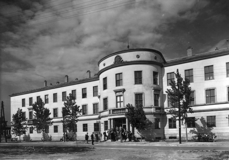 Újjászületett a Dunaújvárosi Egyetem központi épülete